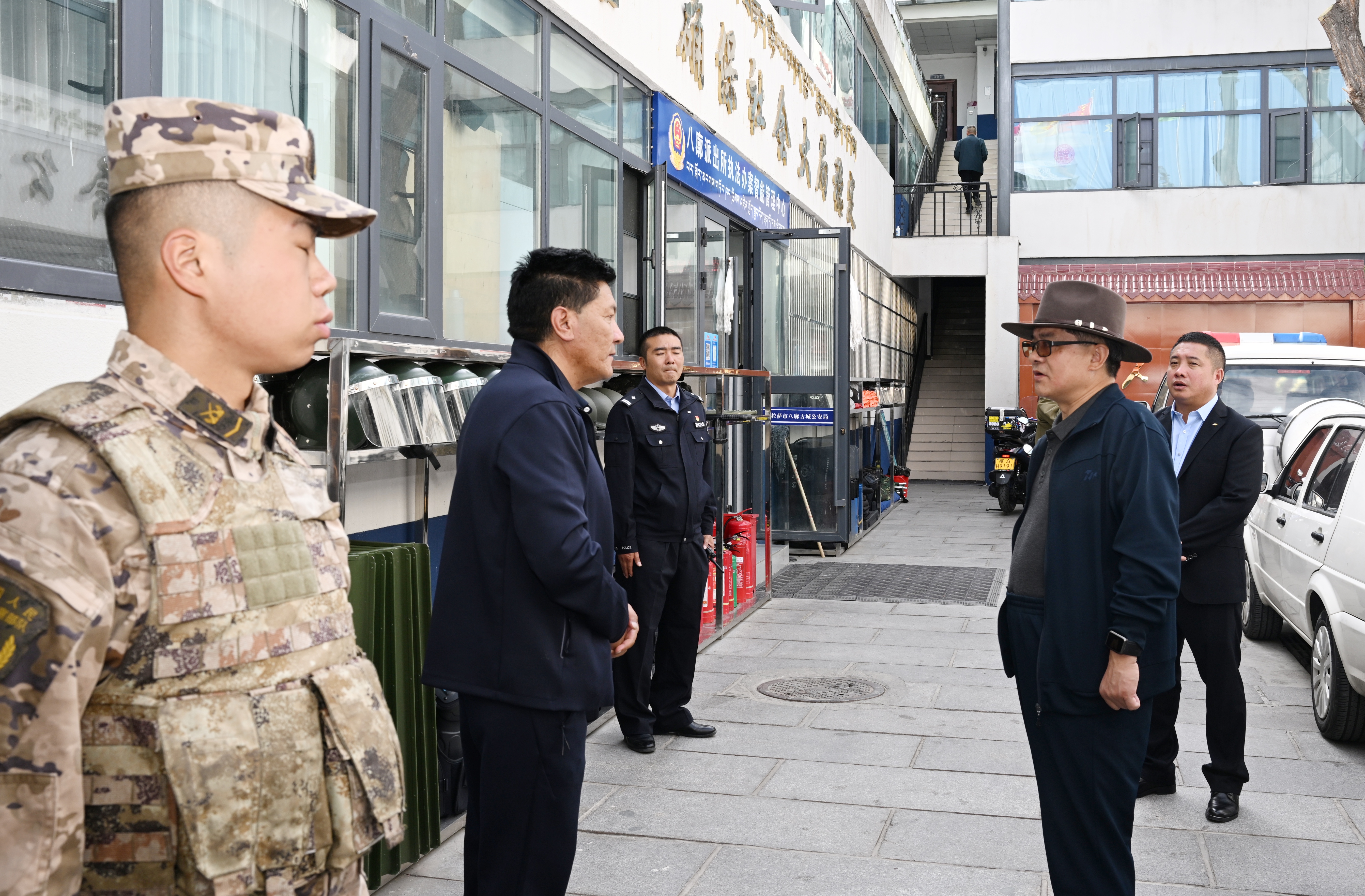王强以“四不两直”方式检查指导节日期间维稳值班备勤及城市管理服务保障工作时强调 以更加务实的举措 更加有力的行米乐 M6动 为各族群众营造一个和谐优美的节日环境(图1)