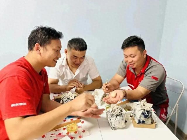 暖心服务、消费优惠、节日活动……一张“小哥服务地图”实现了一场温暖米乐 M6的双向奔赴(图6)