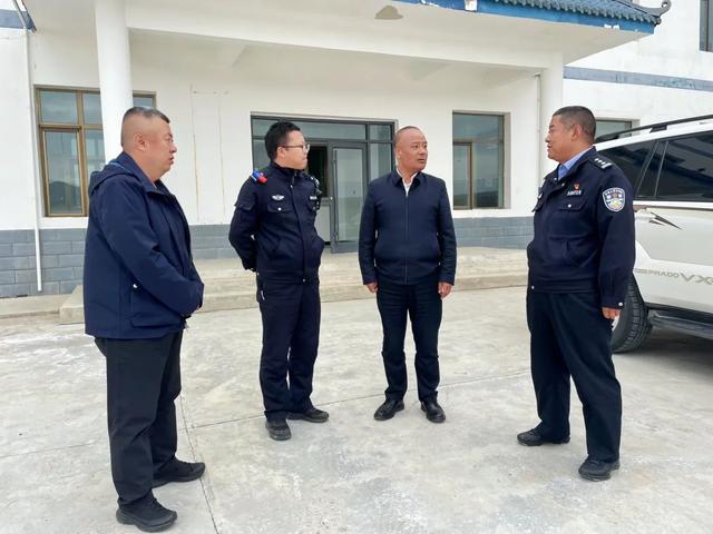 杨海强在甘加镇督查时米乐M6 M6米乐强调树牢“游客第一”理念优化景区环境、提升服务品质全力打造留得住、记得深、还想来的旅游目的地(图3)